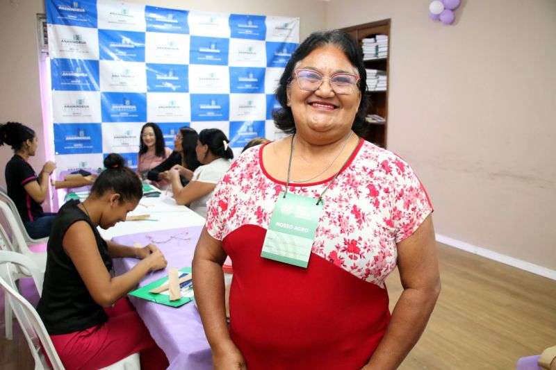 Curso de artesanato no Papel e Papelão