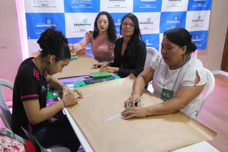 Curso de artesanato no Papel e Papelão