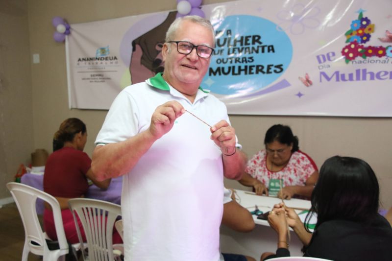 Curso de artesanato no Papel e Papelão