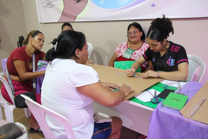 Curso de artesanato no Papel e Papelão