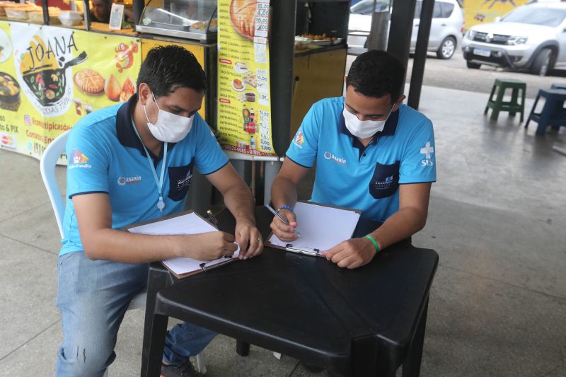 Trabalhadores vacinados para reforçar a imunização local praça da Bíblia