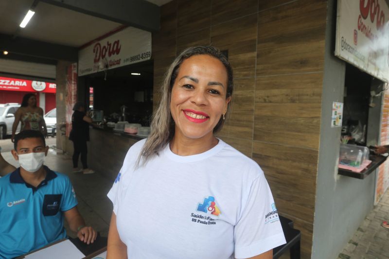 Trabalhadores vacinados para reforçar a imunização local praça da Bíblia