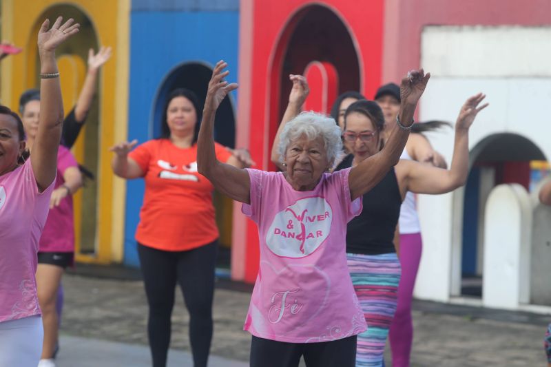 Aulão Fitdance Especial dia das Mães na Praça da Bíblia