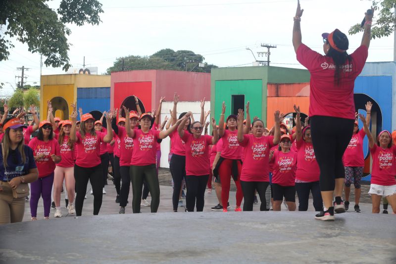 Aulão Fitdance Especial dia das Mães na Praça da Bíblia