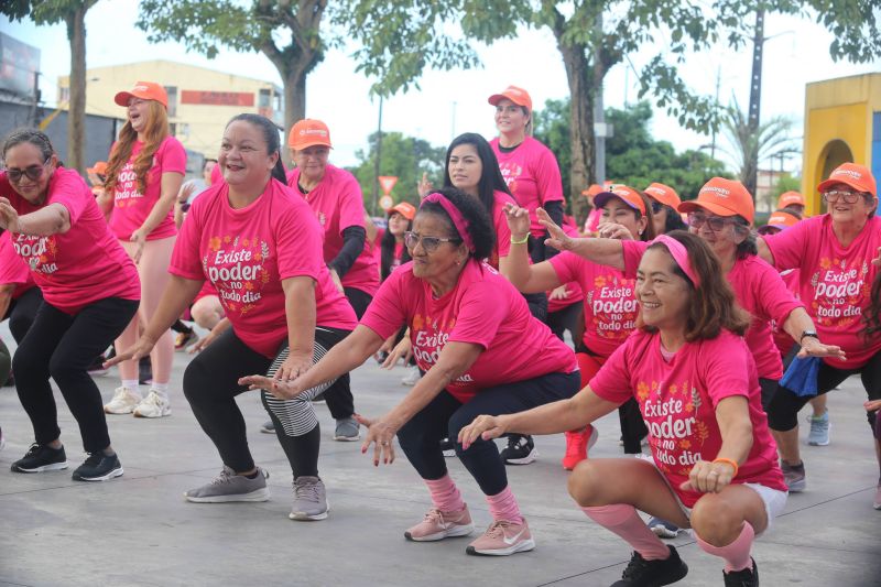 Aulão Fitdance Especial dia das Mães na Praça da Bíblia