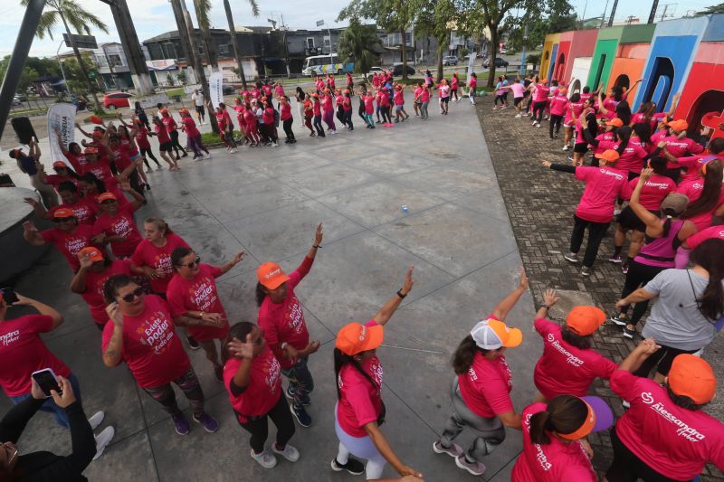 Aulão Fitdance Especial dia das Mães na Praça da Bíblia