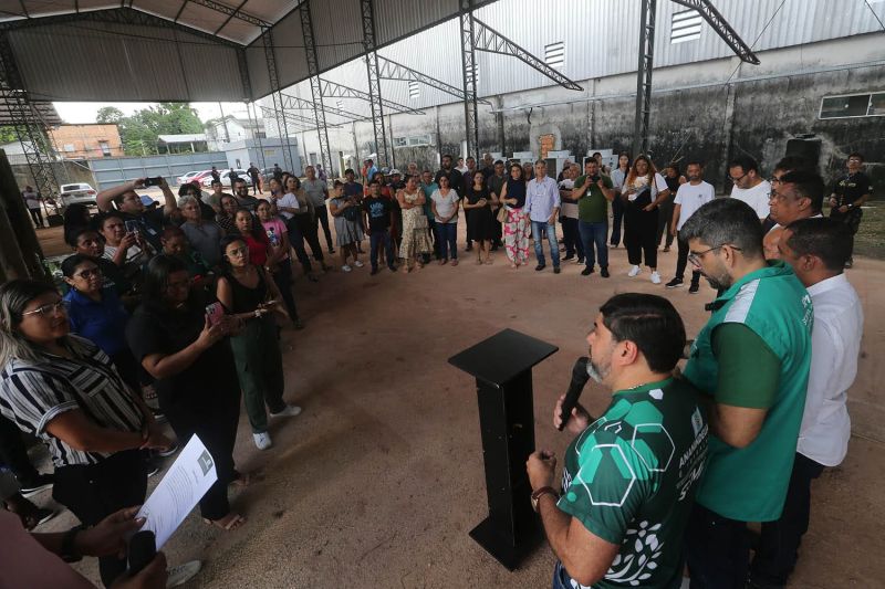 Ato de doação de madeiras aos ribeirinhos das ilhas de Ananindeua