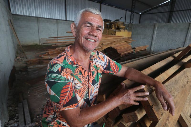 Ato de doação de madeiras aos ribeirinhos das ilhas de Ananindeua