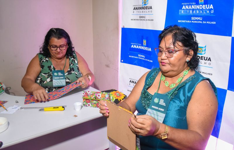 Certificação do curso de confecção de bolsa em tecidos na Secretaria da Mulher