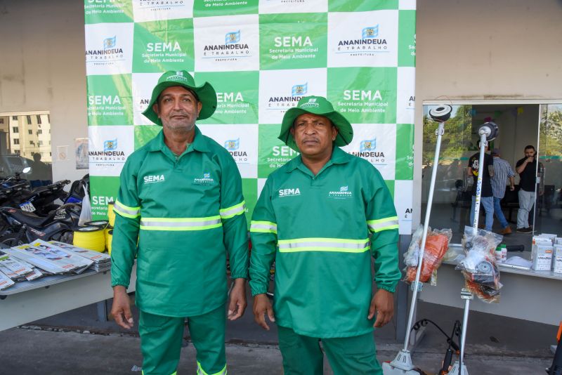 Ato de entrega de equipamentos e móveis para SEMA por meio de compensação ambiental