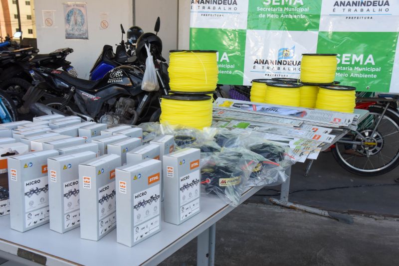 Ato de entrega de equipamentos e móveis para SEMA por meio de compensação ambiental