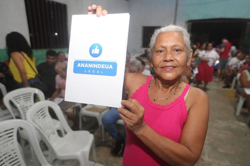 Entrega de registro de imóveis na comunidade Floresta Park