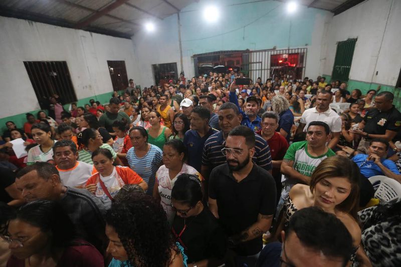 Entrega de registro de imóveis na comunidade Floresta Park