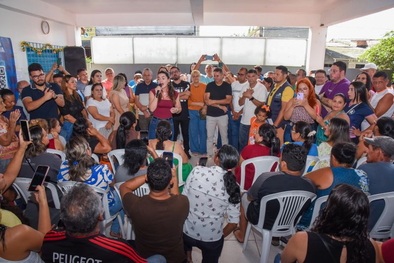 Entrega de Título de Propriedade na comunidade Jardim Vitória no bairro do Icuí