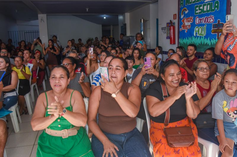 Entrega de Título de Propriedade na comunidade Jardim Vitória no bairro do Icuí