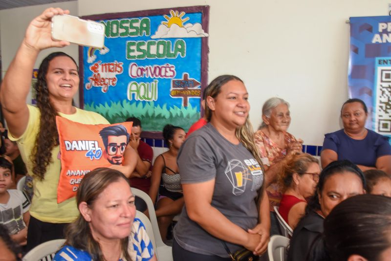 Entrega de Título de Propriedade na comunidade Jardim Vitória no bairro do Icuí