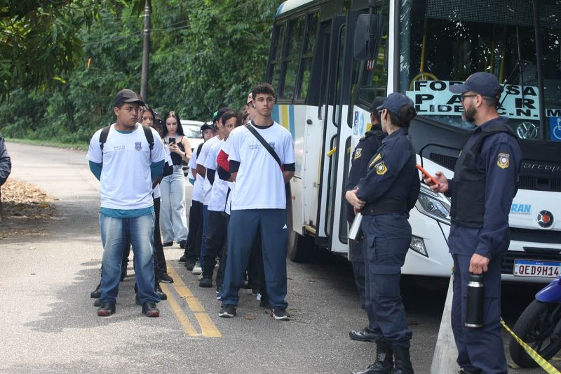 Guarda Municipal com Projeto Anjos da Guarda no parque Curió Utinga