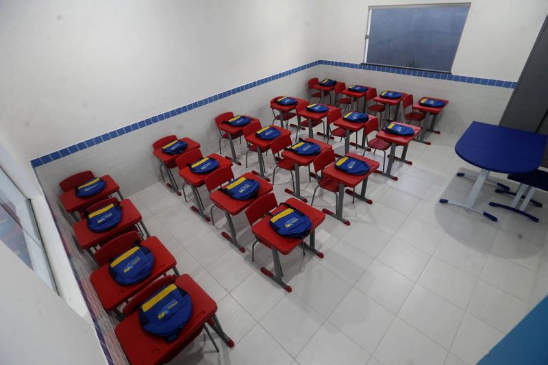 Entrega da Escola Raul Vicente totalmente revitalizada bairro Centro