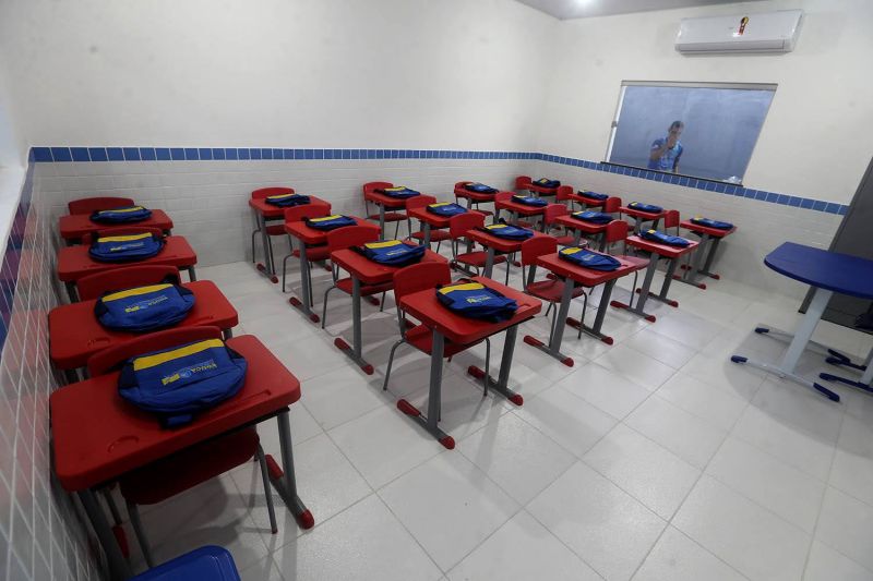 Entrega da Escola Raul Vicente totalmente revitalizada bairro Centro