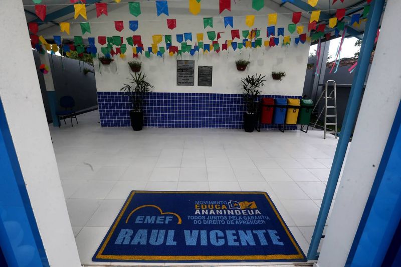 Entrega da Escola Raul Vicente totalmente revitalizada bairro Centro