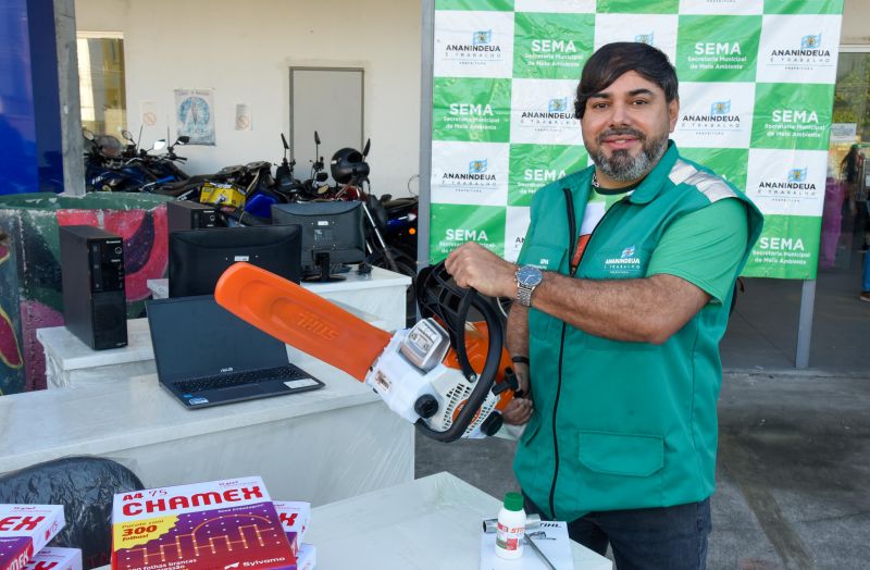 Entrega de equipamentos eletrônicos e notebook para secretária de Meio Ambiente adquirido por compensação ambiental