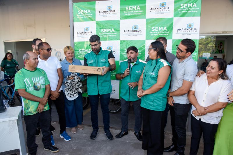 Entrega de equipamentos eletrônicos e notebook para secretária de Meio Ambiente adquirido por compensação ambiental
