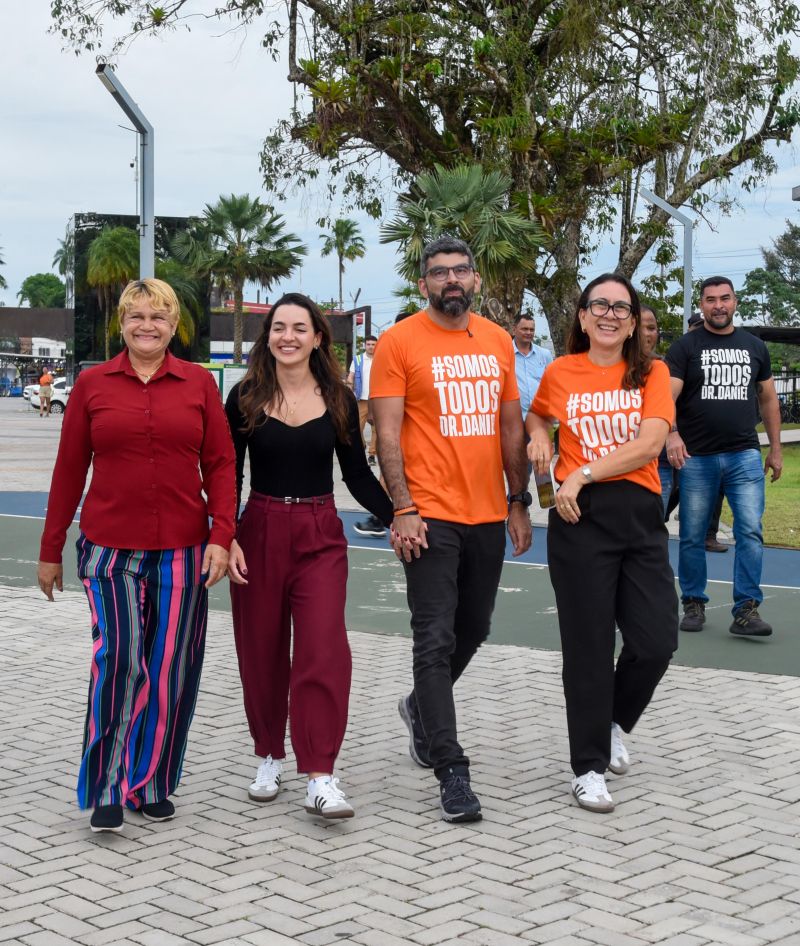 Entrega de certificado do curso Doce que Encantam no Parque Vila Maguary