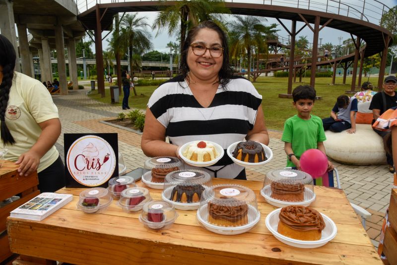Entrega de certificado do curso Doce que Encantam no Parque Vila Maguary