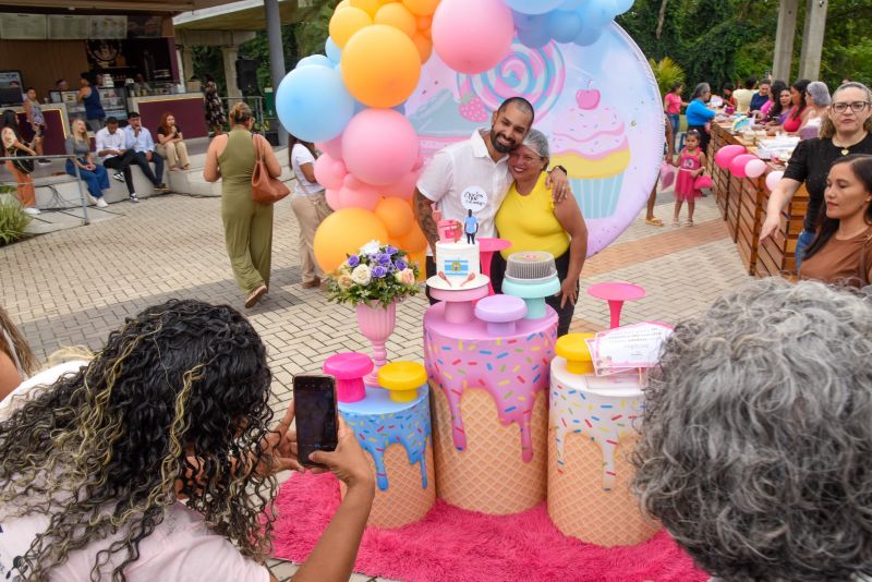 Entrega de certificado do curso Doce que Encantam no Parque Vila Maguary