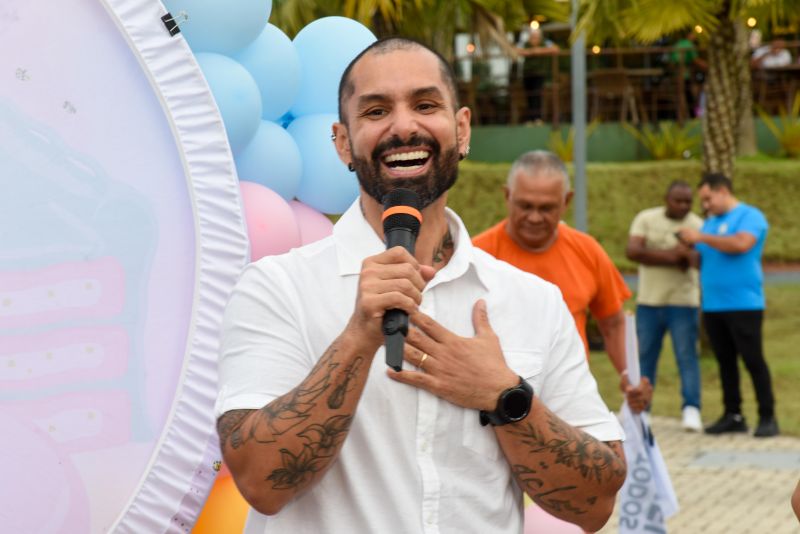 Entrega de certificado do curso Doce que Encantam no Parque Vila Maguary