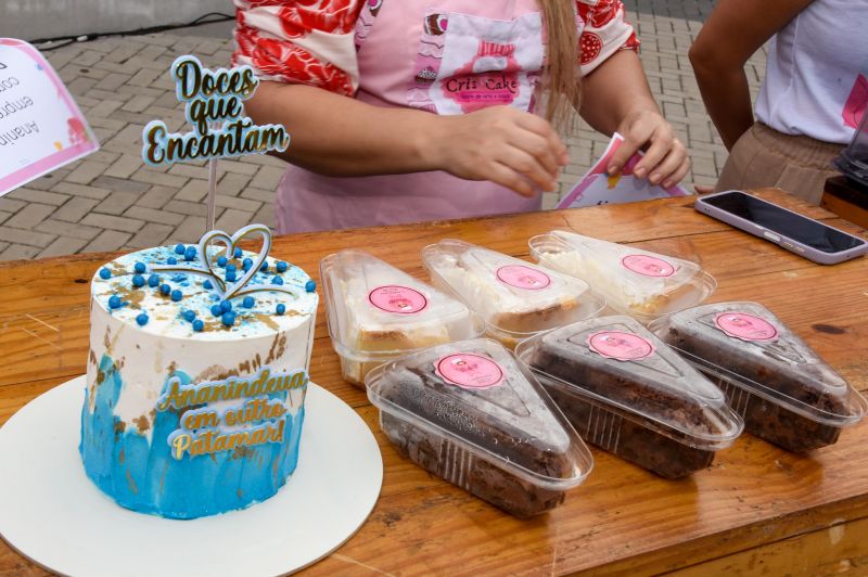 Entrega de certificado do curso Doce que Encantam no Parque Vila Maguary