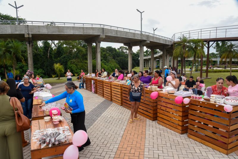 Entrega de certificado do curso Doce que Encantam no Parque Vila Maguary