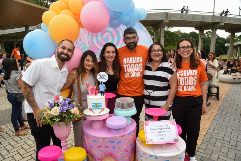 Entrega de certificado do curso Doce que Encantam no Parque Vila Maguary