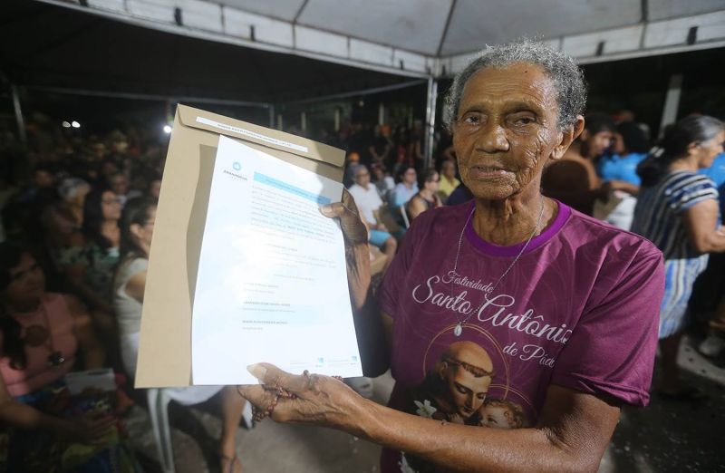 Entrega de Títulos de Propriedade na Comunidade Cristo Rei no bairro 40 Horas