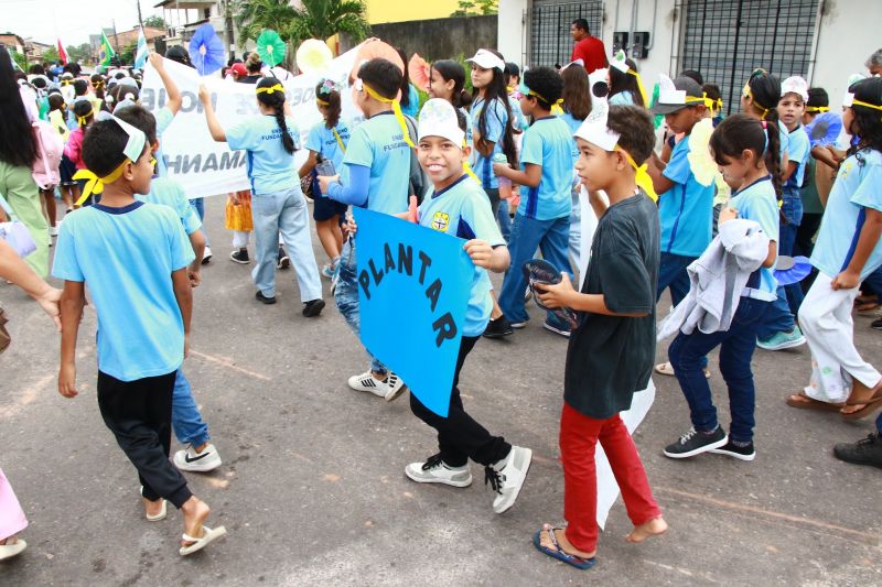 Desfile das escolas alusivo ao dia da Independência na EMEF Maria Estelita