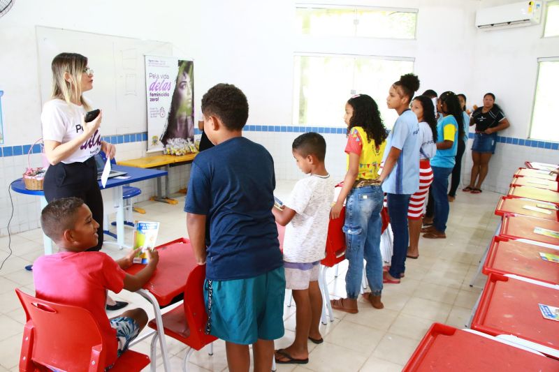 Lei Maria da Penha vai a escola no Quilombo do Abacatal