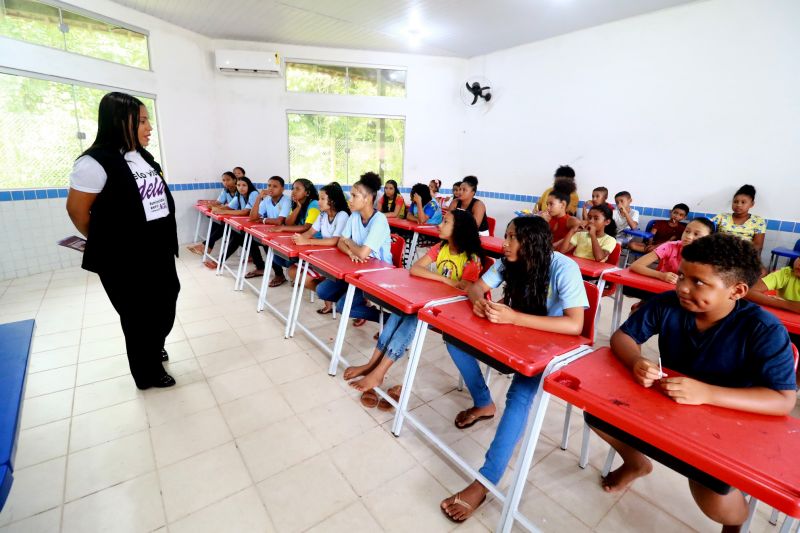 Lei Maria da Penha vai a escola no Quilombo do Abacatal