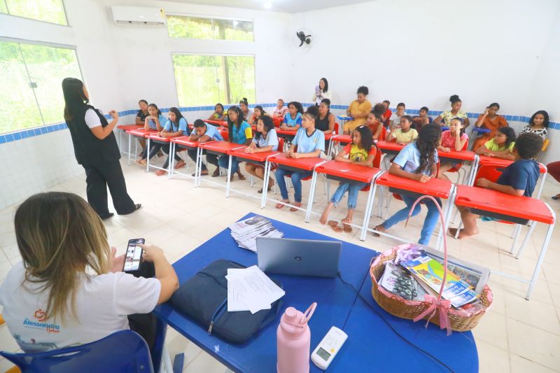 Lei Maria da Penha vai a escola no Quilombo do Abacatal