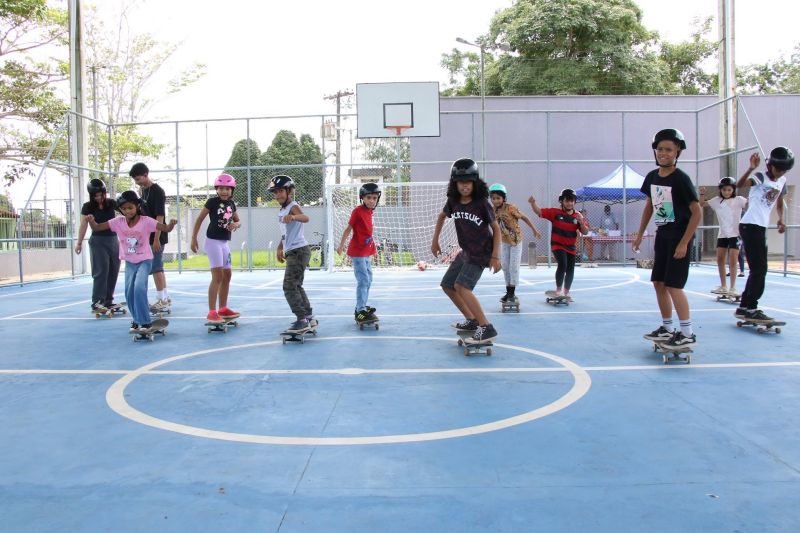 Oficina de Skate na quadra do Céu das Artes