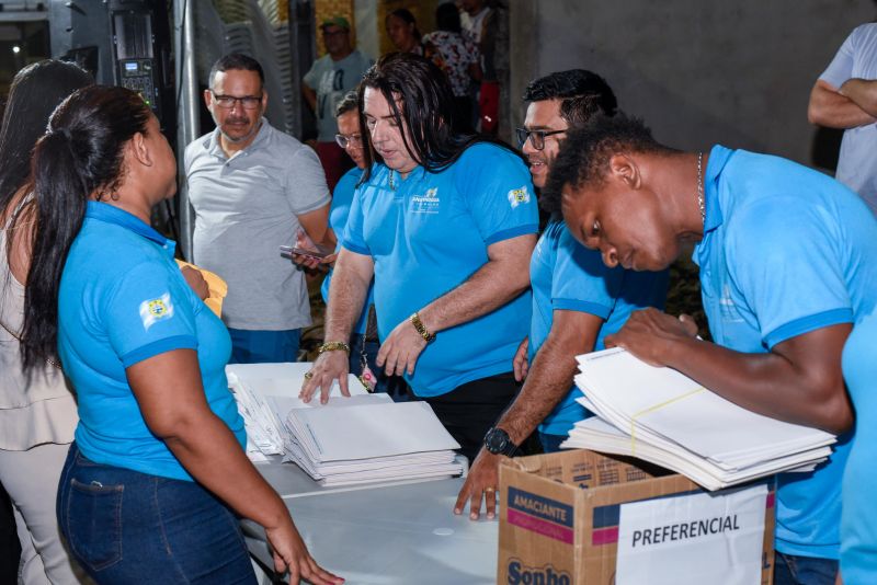 Entrega de Certidão de Imóveis para moradores da comunidade jardim Nova Vida no bairro 40 Horas