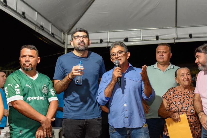 Entrega de Certidão de Imóveis para moradores da comunidade jardim Nova Vida no bairro 40 Horas