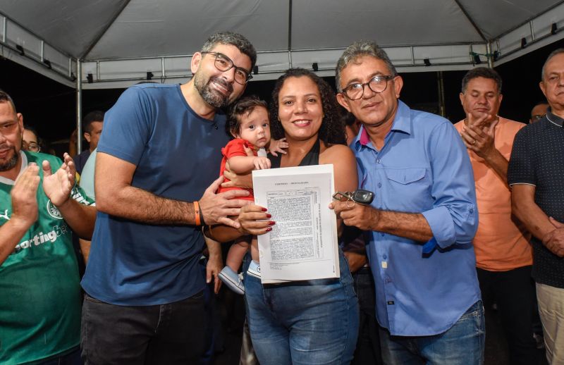 Entrega de Certidão de Imóveis para moradores da comunidade jardim Nova Vida no bairro 40 Horas
