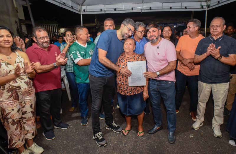 Entrega de Certidão de Imóveis para moradores da comunidade jardim Nova Vida no bairro 40 Horas
