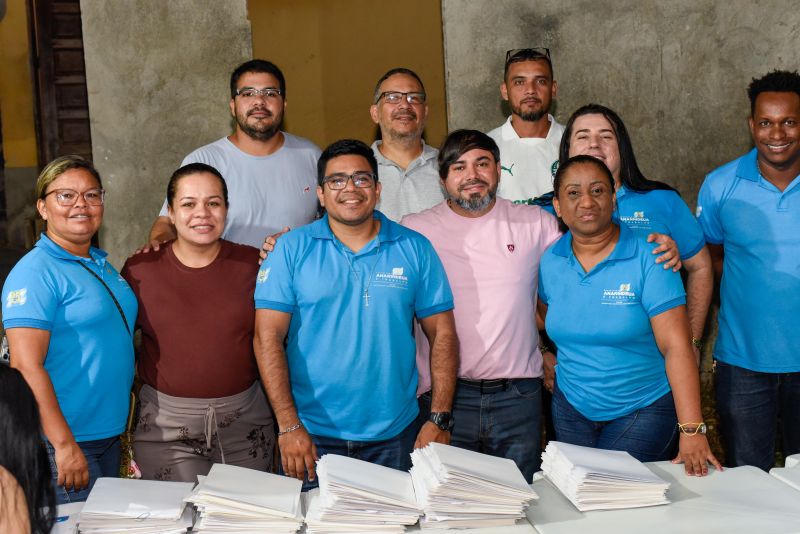 Entrega de Certidão de Imóveis para moradores da comunidade jardim Nova Vida no bairro 40 Horas