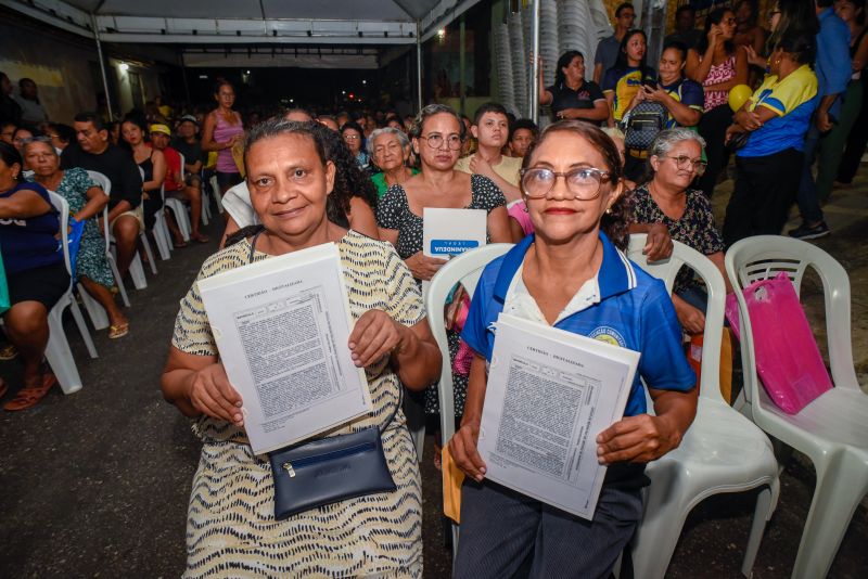 Entrega de Certidão de Imóveis para moradores da comunidade jardim Nova Vida no bairro 40 Horas