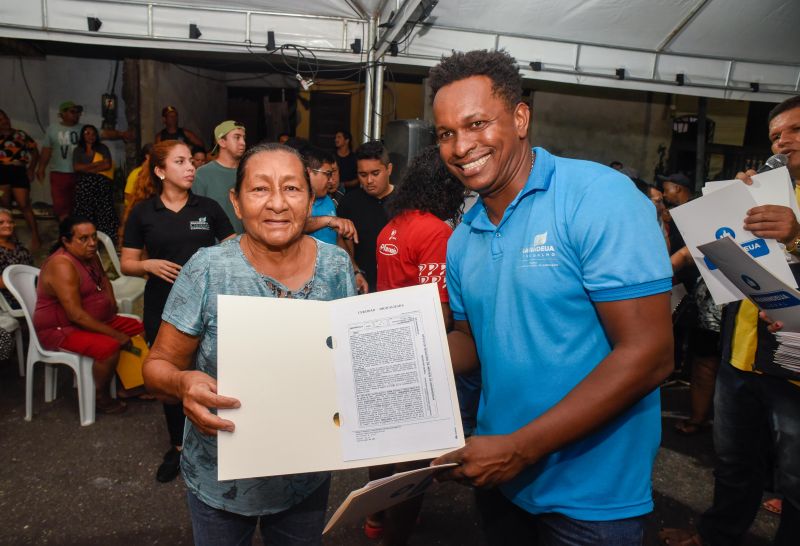 Entrega de Certidão de Imóveis para moradores da comunidade jardim Nova Vida no bairro 40 Horas