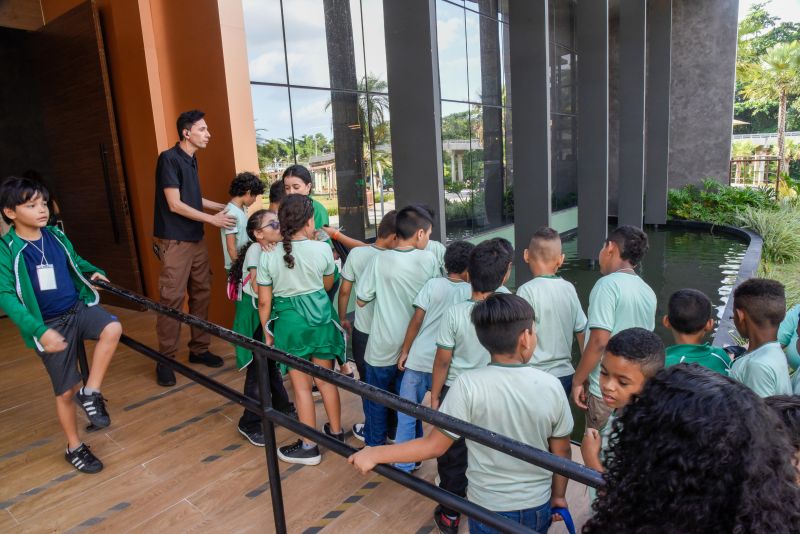 Visita guiada no parque Vila Maguary dos alunos da escola Gregório de Almeida Brito