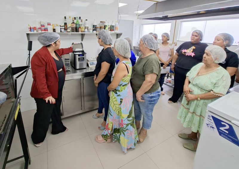 Certificação Doces que Encantam na Caramella avenida três corações