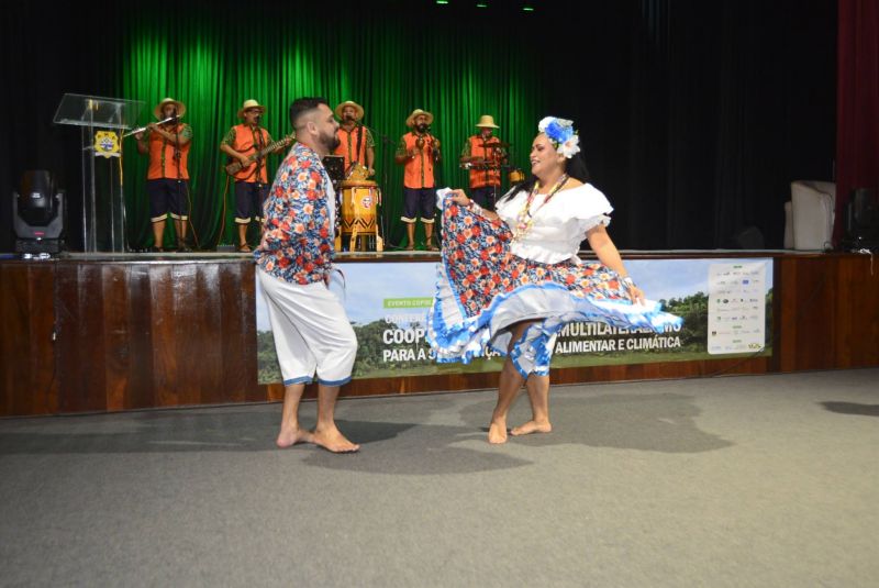 Fórum Internacional Pré-COP 30 no Teatro Municipal