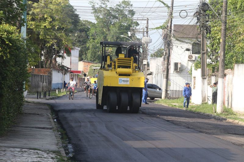 Obras de saneamento e pavimentação na rua José Marcelino